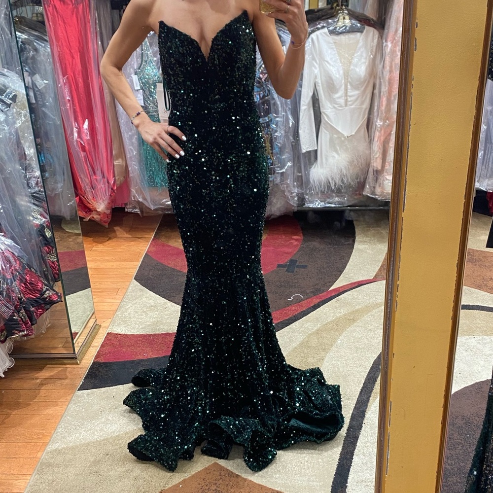 Portia and Scarlett V cut  by the chest area so gorgeous and fits perfectly